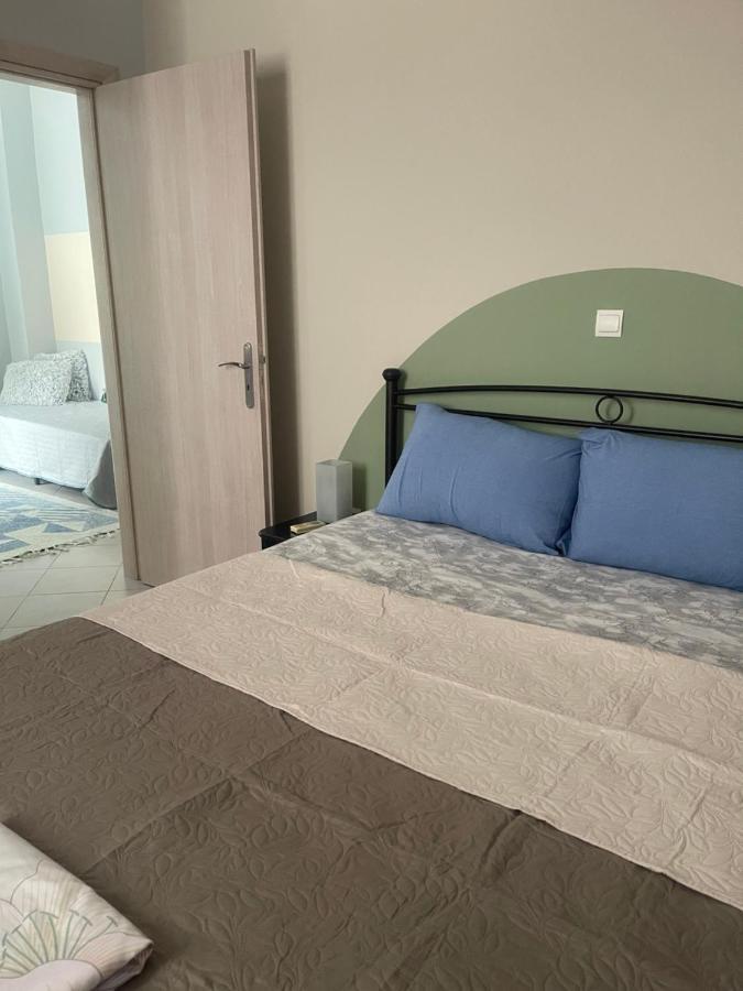 Cozy Minimal Apartment Pireu Exterior foto